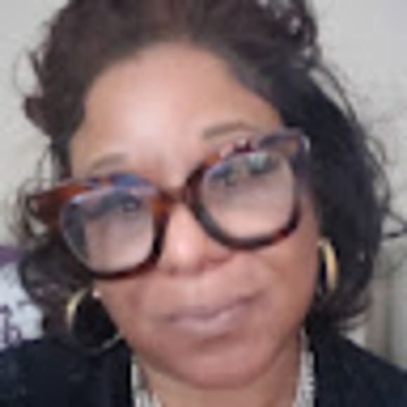 Meet your Posher, Liz - Picture 1 of 1